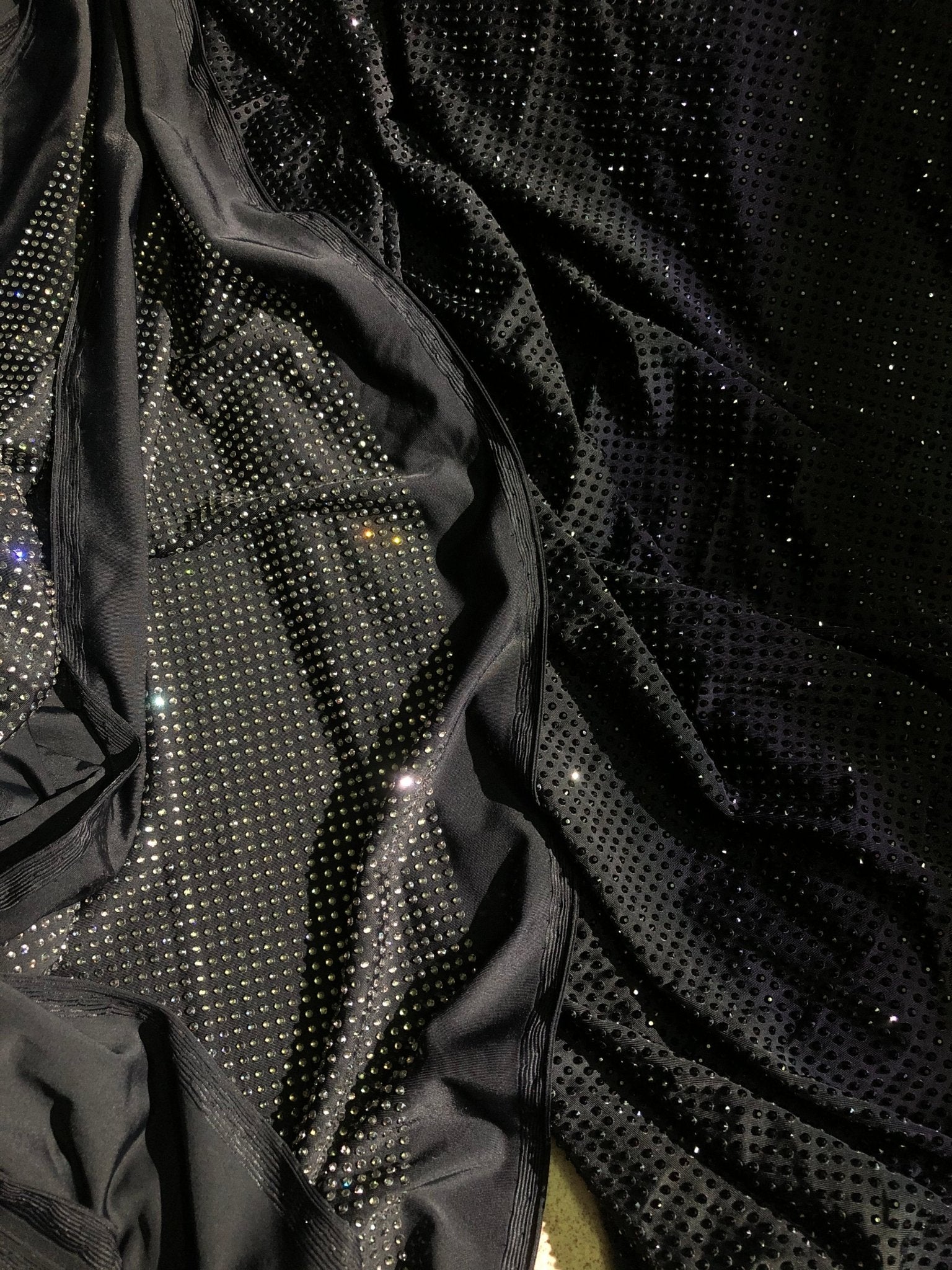 ラメ入り黒みせブラ スタッズ装飾 Black Diamond Crystal Embellished Fabric | Atelier Rioux